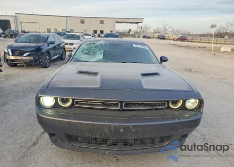 2016 Dodge Challenger Sxt z USA, uszkodzony, nr VIN 2C3CDZAG3GH138126